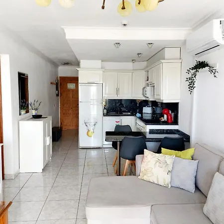 Апартаменты First Line Geranios Ocean View Air Conditioned 50 M From La Pinta *