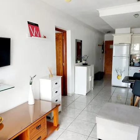 First Line Geranios Ocean View Air Conditioned 50 M From La Pinta شقة