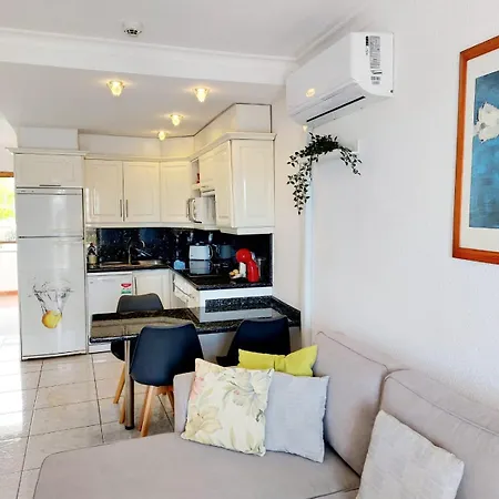 First Line Geranios Ocean View Air Conditioned 50 M From La Pinta *