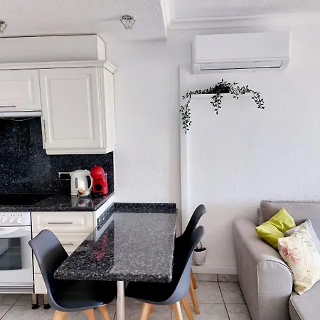 Апартаменты First Line Geranios Ocean View Air Conditioned 50 M From La Pinta