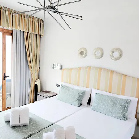 Апартаменты First Line Geranios Ocean View Air Conditioned 50 M From La Pinta *